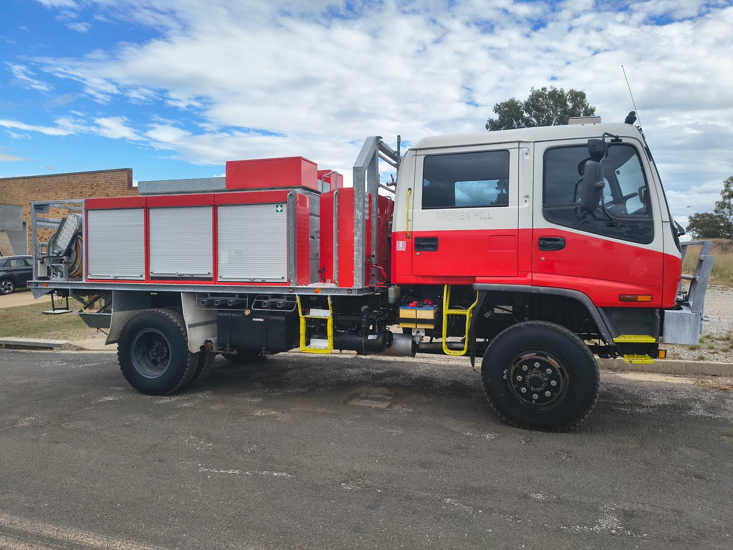 2002 ISUZU FTS FY 750 (4x4) 7 SP MANUAL + O/DRIVE CREW FIRE TRUCK