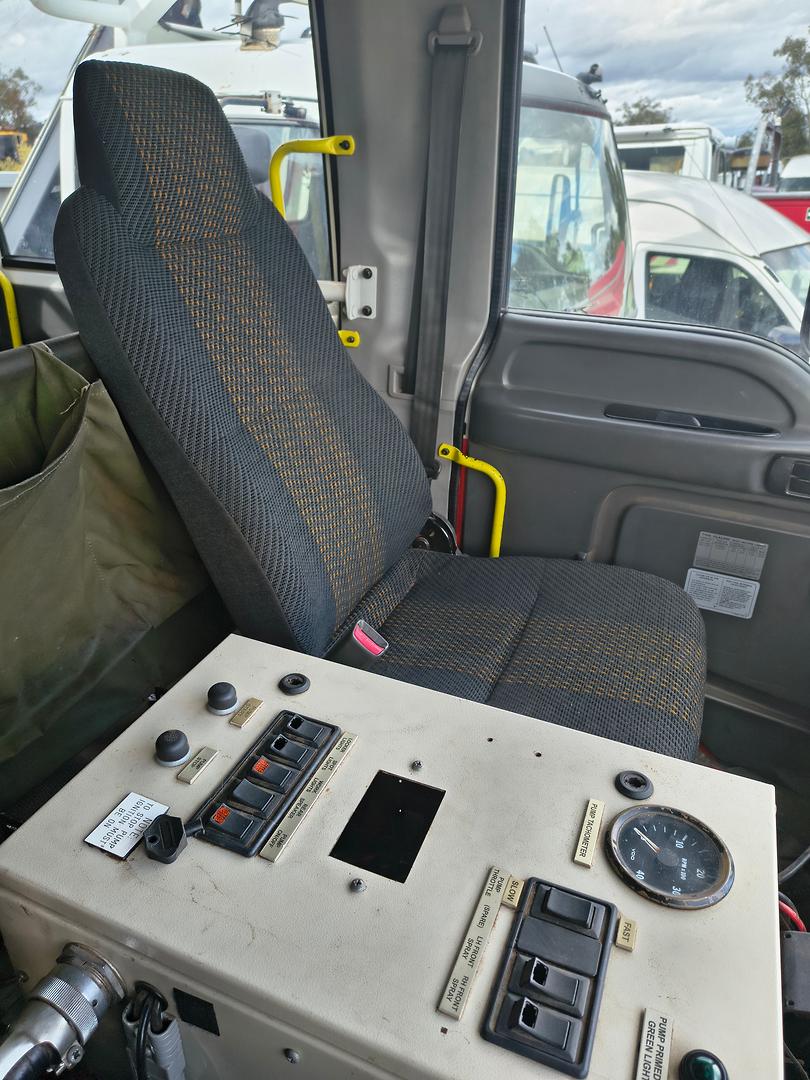 2002 ISUZU FTS FY 750 (4x4) 7 SP MANUAL + O/DRIVE CREW FIRE TRUCK