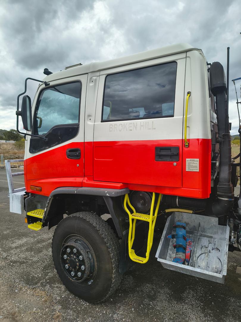 2002 ISUZU FTS FY 750 (4x4) 7 SP MANUAL + O/DRIVE CREW FIRE TRUCK