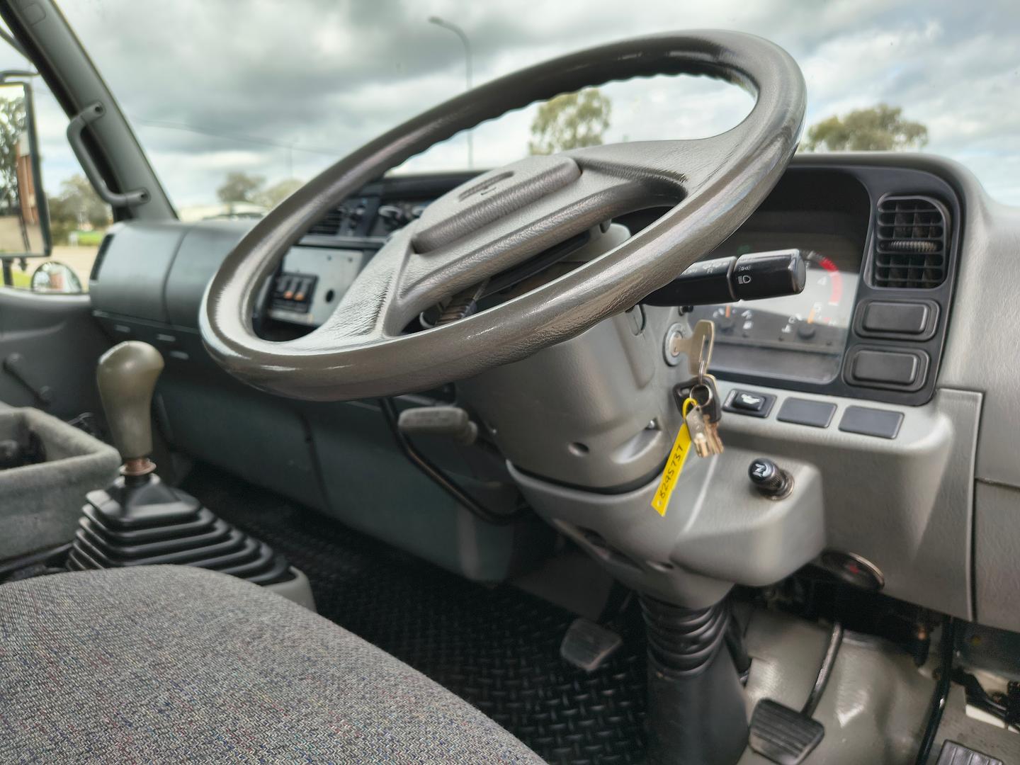 2001 MITSUBISHI CANTER EW MWB FE647 5 SP MANUAL CREW C/CHAS