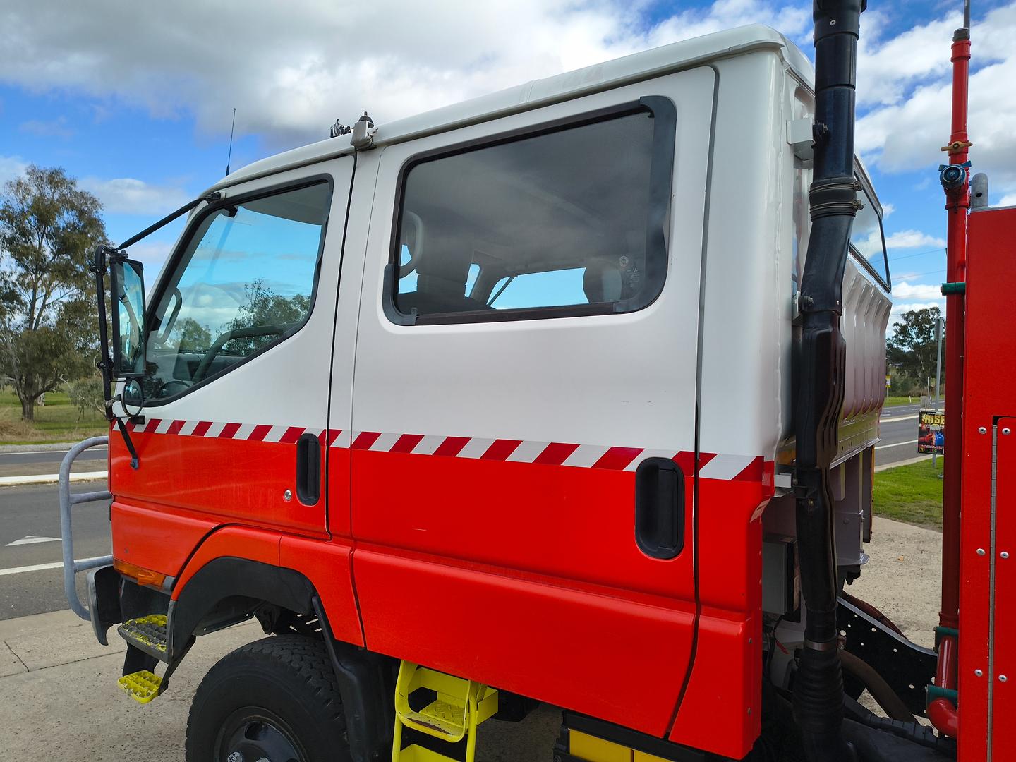 2001 MITSUBISHI CANTER EW MWB FE647 5 SP MANUAL CREW C/CHAS