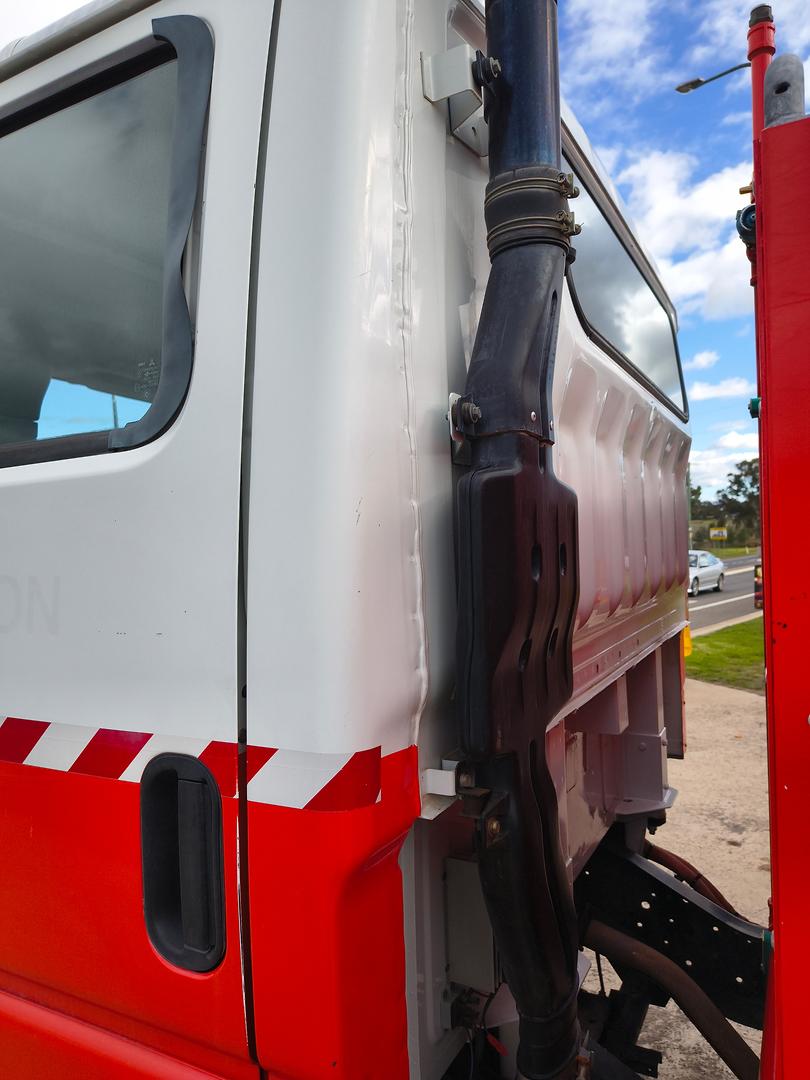 2001 MITSUBISHI CANTER EW MWB FE647 5 SP MANUAL CREW C/CHAS