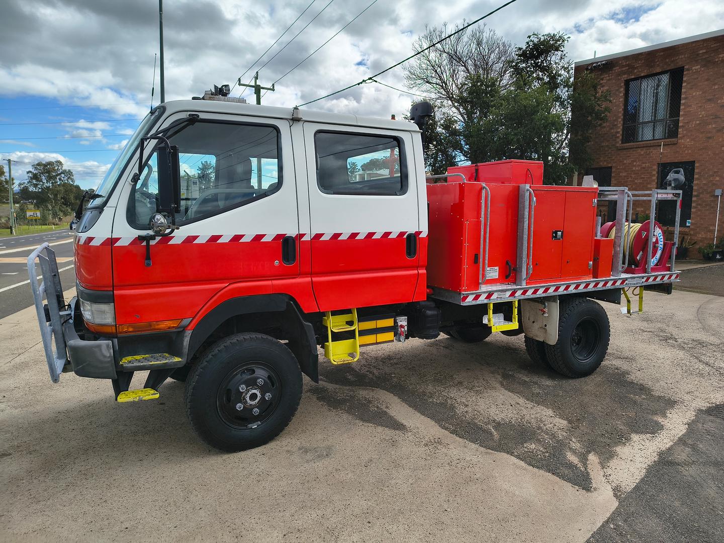 2001 MITSUBISHI CANTER EW MWB FE647 5 SP MANUAL CREW C/CHAS