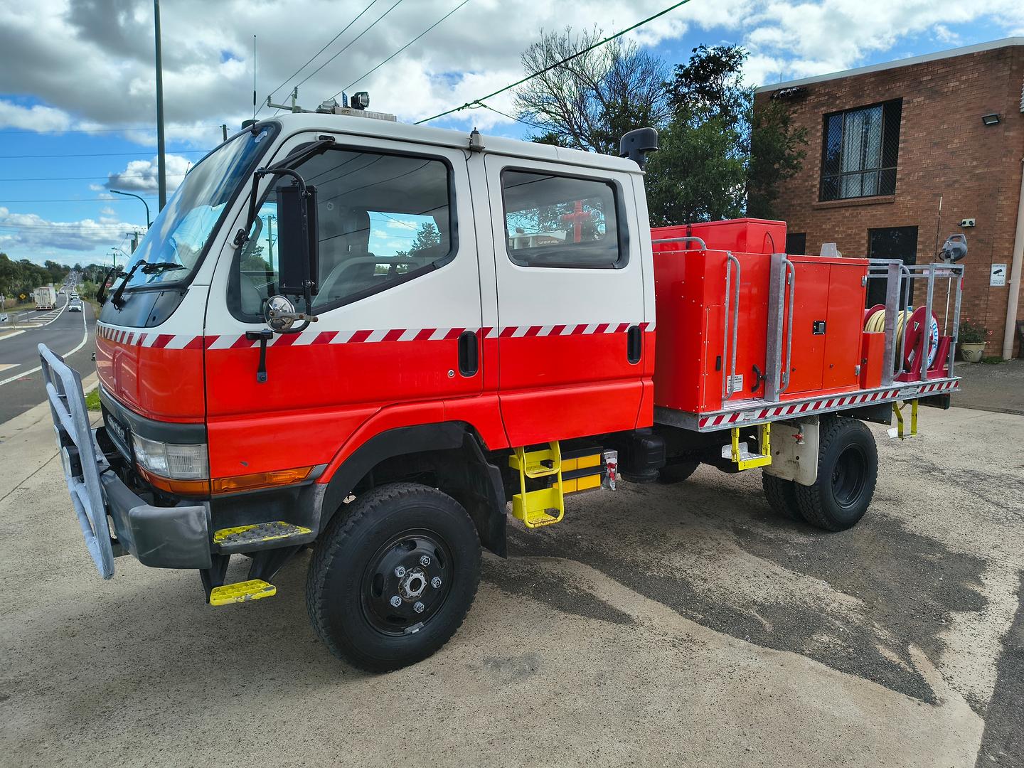 2001 MITSUBISHI CANTER EW MWB FE647 5 SP MANUAL CREW C/CHAS