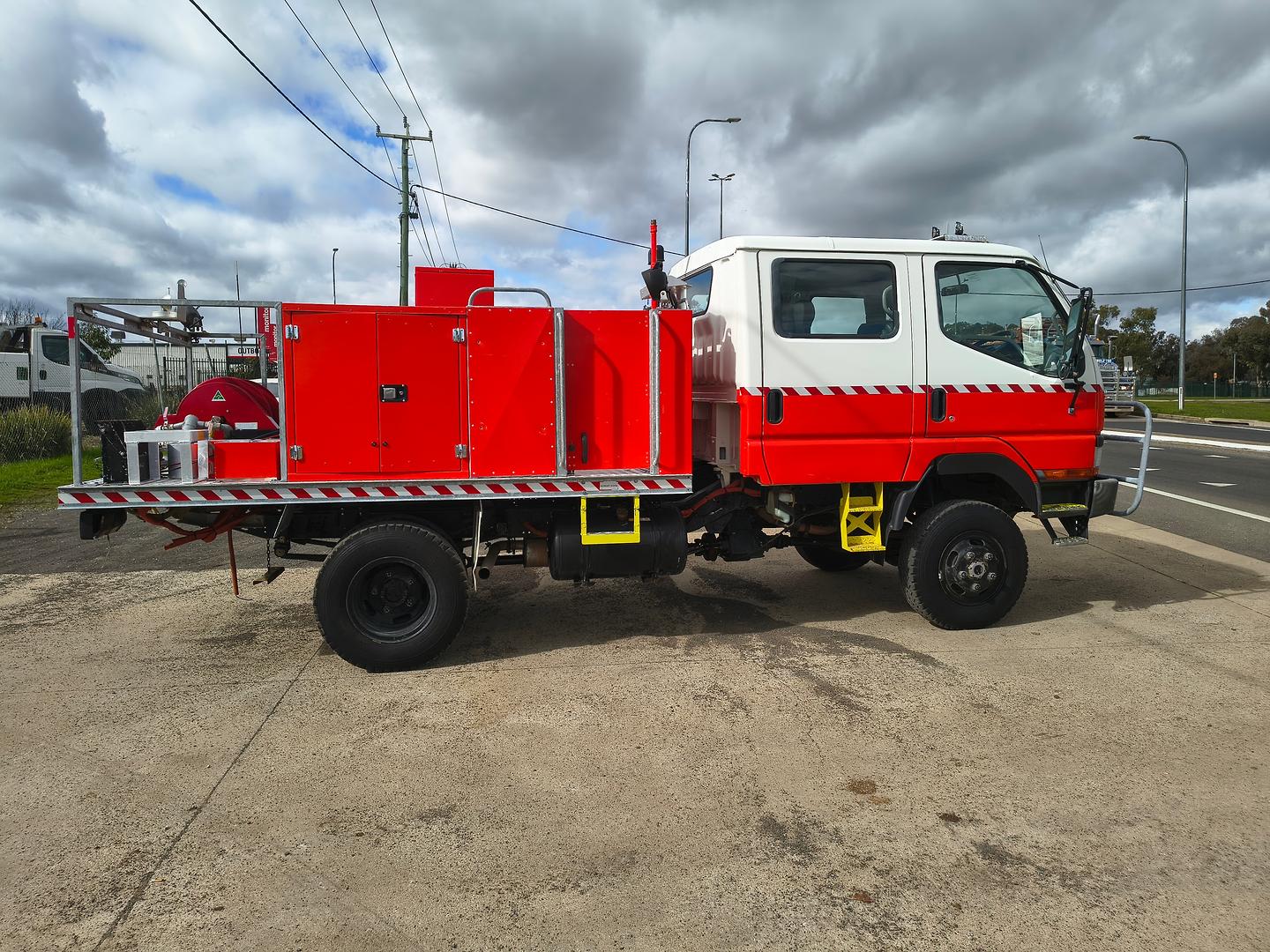 2001 MITSUBISHI CANTER EW MWB FE647 5 SP MANUAL CREW C/CHAS