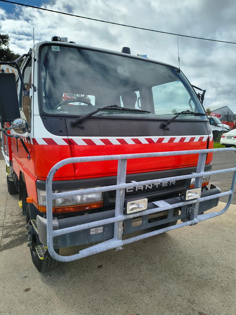 2001 MITSUBISHI CANTER EW MWB FE647 5 SP MANUAL CREW C/CHAS