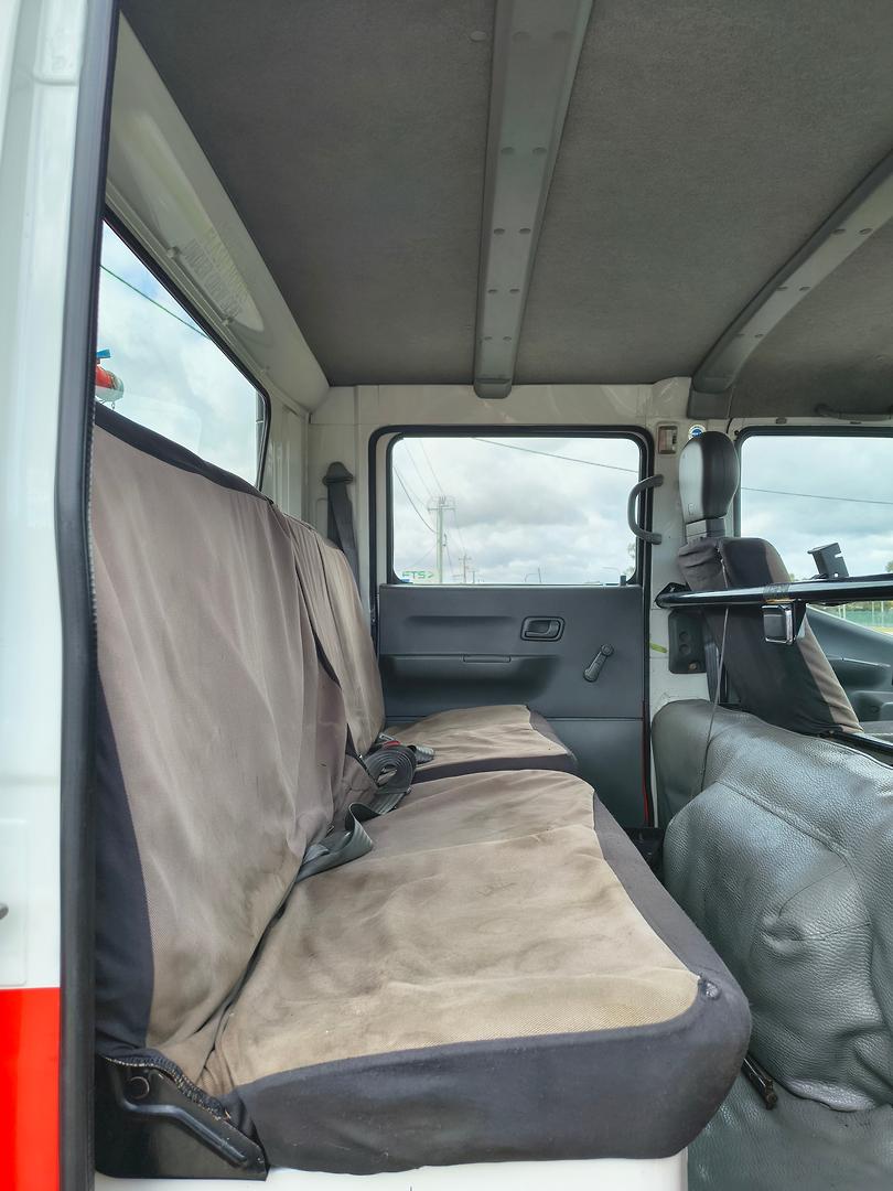 2001 MITSUBISHI CANTER EW MWB FE647 5 SP MANUAL CREW C/CHAS