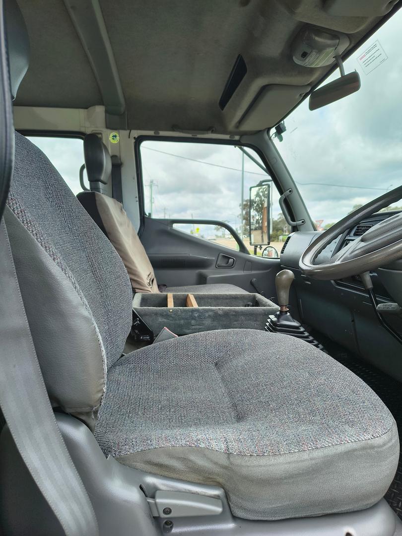 2001 MITSUBISHI CANTER EW MWB FE647 5 SP MANUAL CREW C/CHAS