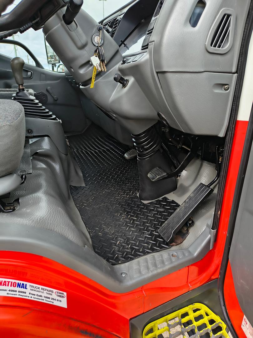 2001 MITSUBISHI CANTER EW MWB FE647 5 SP MANUAL CREW C/CHAS