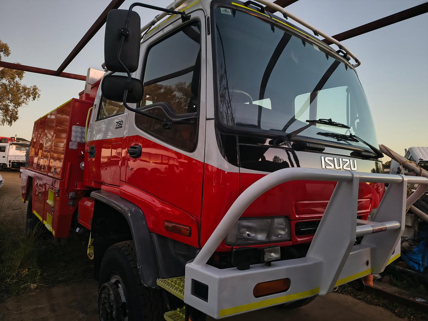2001 ISUZU FTS FY 750 (4x4) 7 SP MANUAL + O/DRIVE CREW C/CHAS