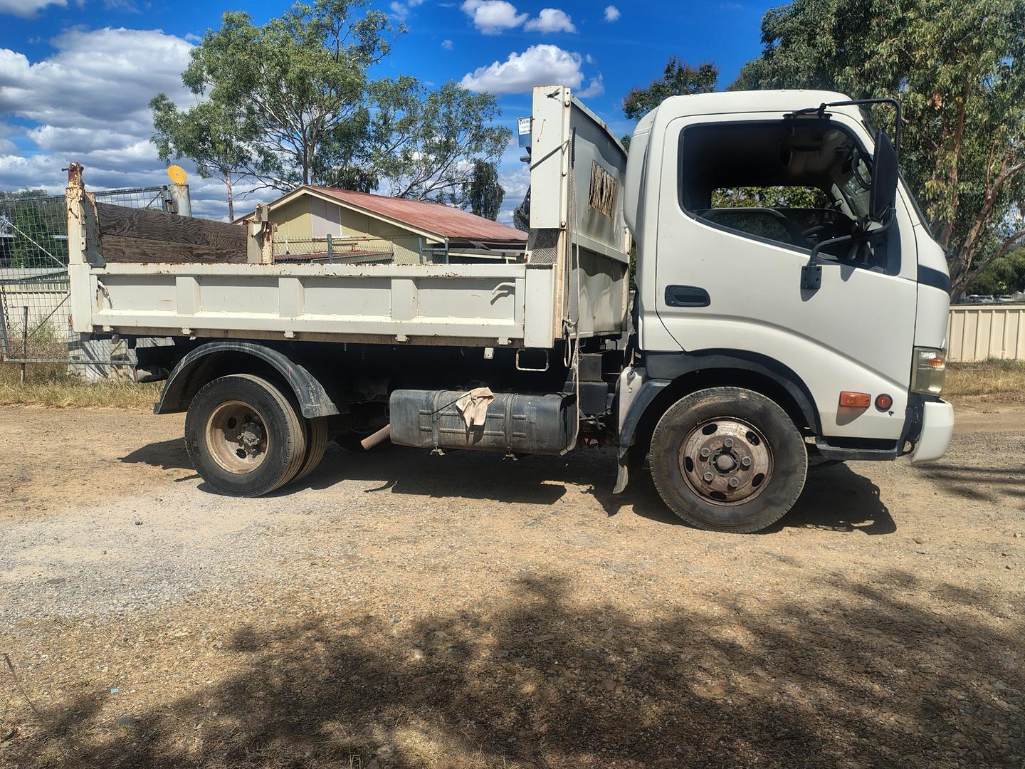 2008 HINO 300 XZU307R 414 5 SP MANUAL C/CHAS