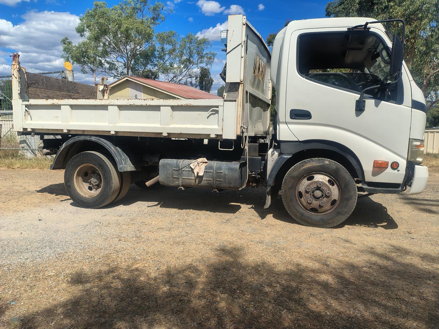 2008 HINO 300 XZU307R 414 5 SP MANUAL C/CHAS