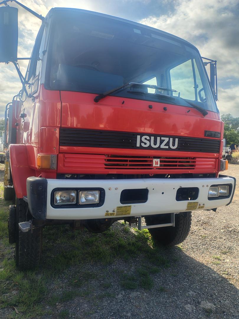 1995 ISUZU FTS 700 FIRE TRUCK