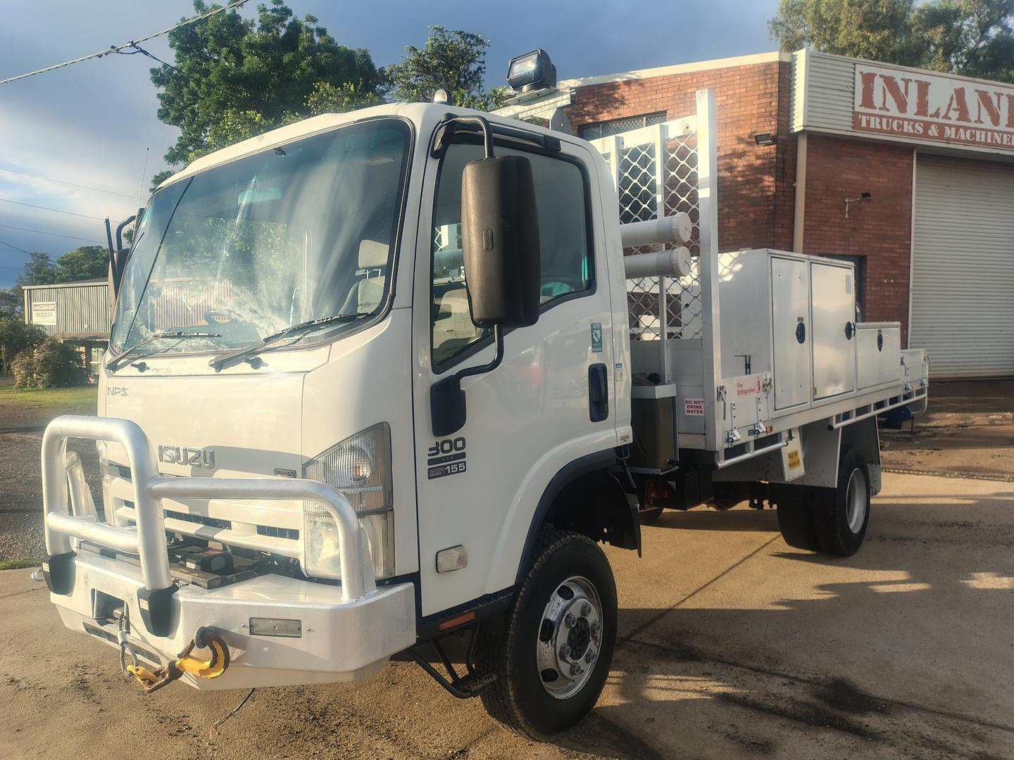 2009 ISUZU NPS NH 300 (4x4) 6 SP MANUAL C/CHAS