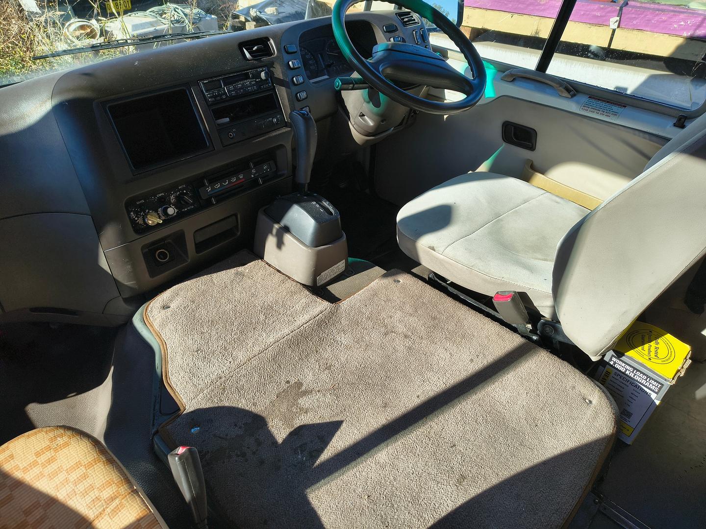 2004 MITSUBISHI ROSA BE 649 BASE 6 SP MANUAL BUS