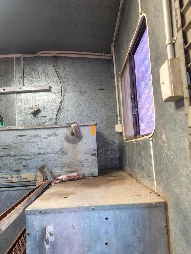 1990 JAKAB SITE WORK VAN VAN