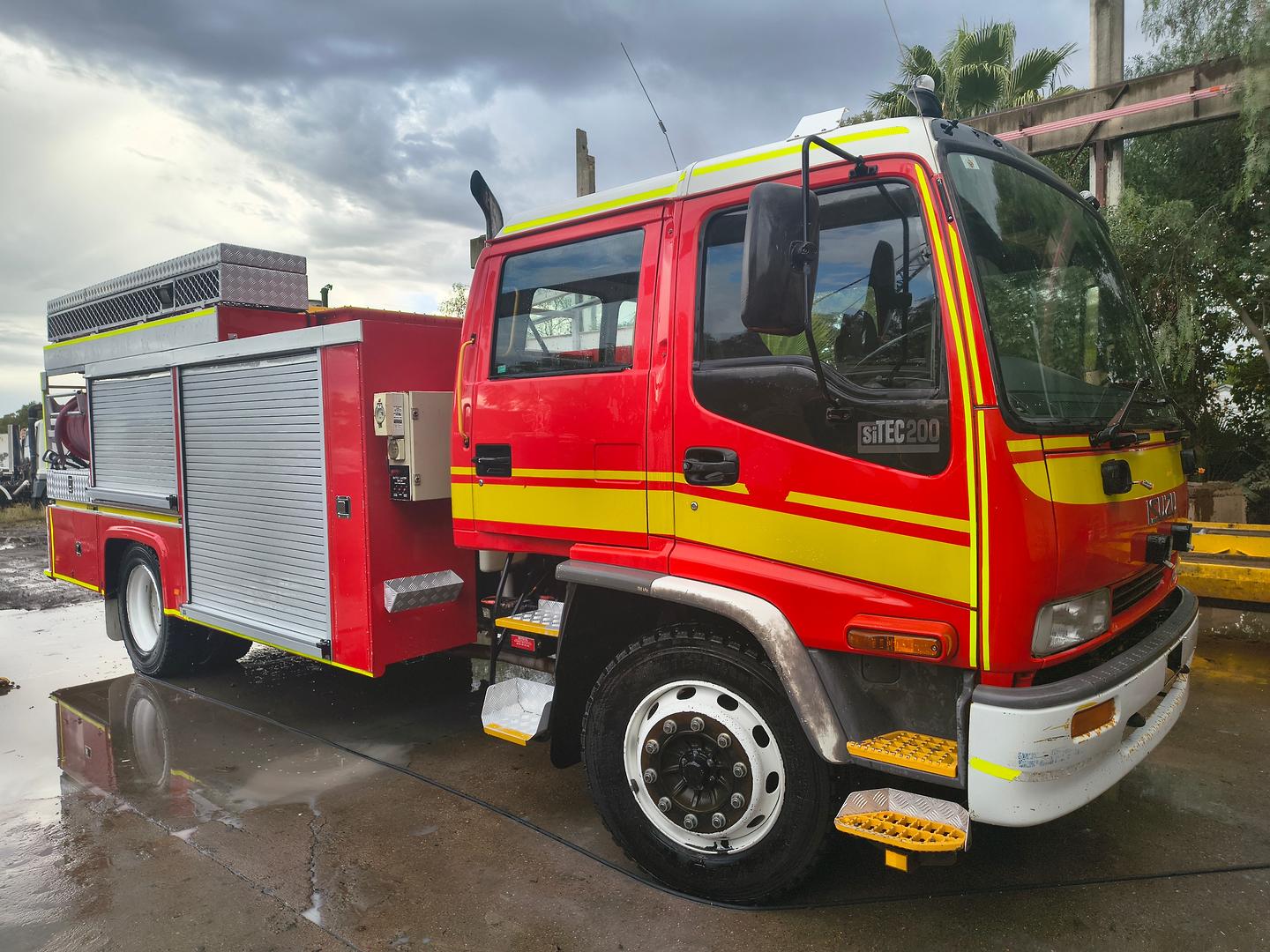 2000 ISUZU FTR 800 6 SP MANUAL CREW C/CHAS