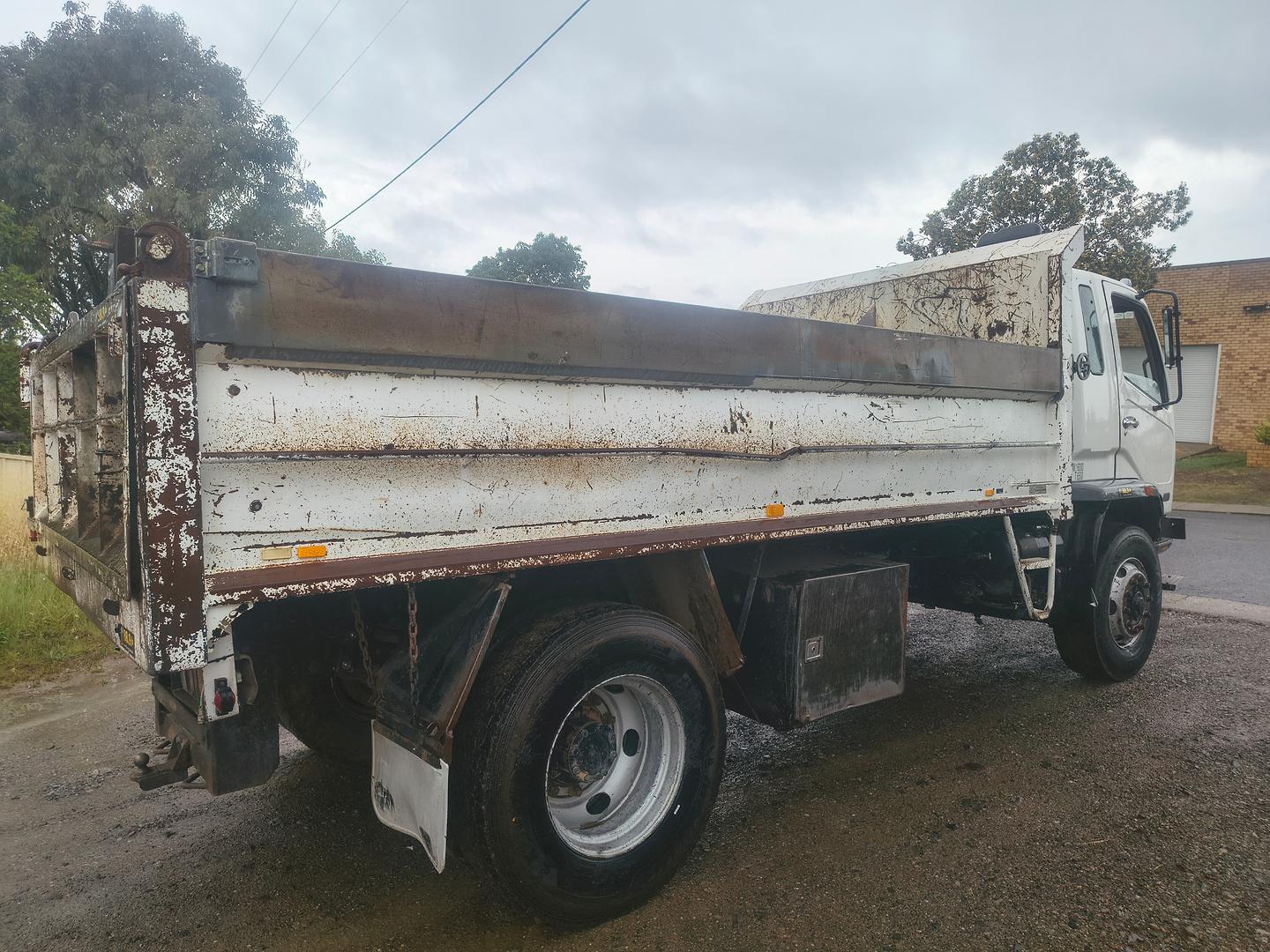1999 MITSUBISHI FIGHTER FK FK600 5 SP MANUAL TIPPER