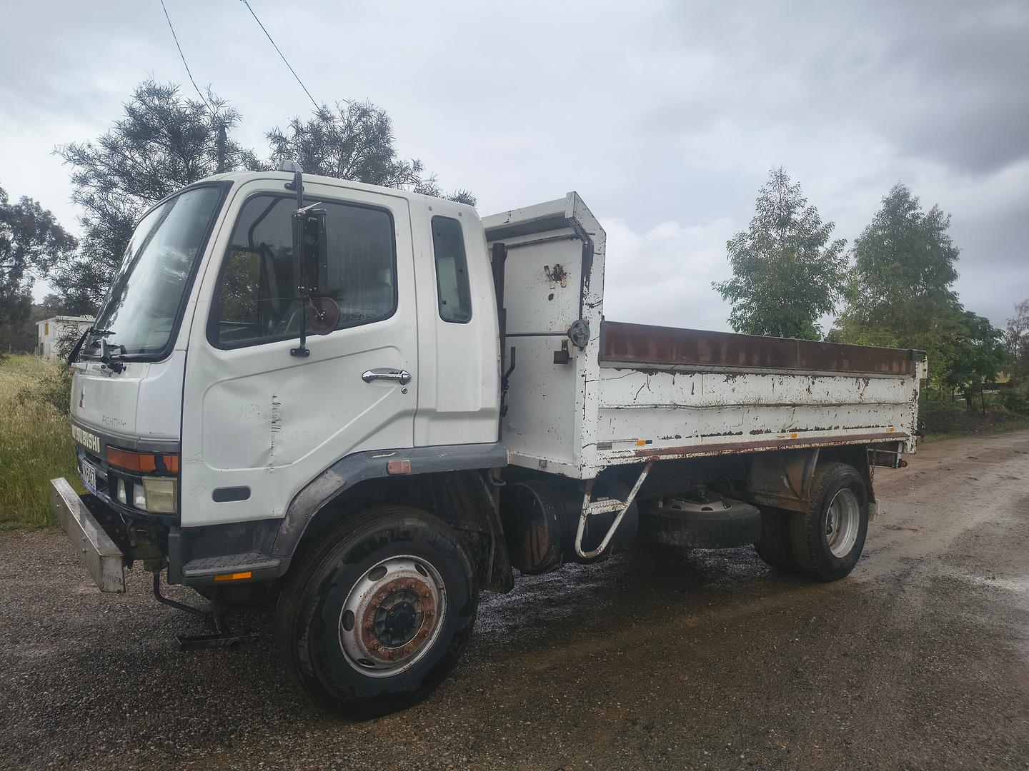 1999 MITSUBISHI FIGHTER FK FK600 5 SP MANUAL TIPPER
