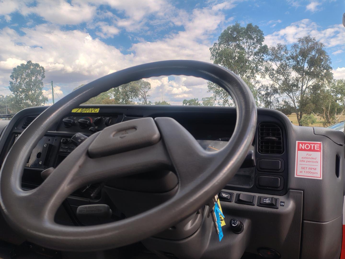 2000 MITSUBISHI CANTER 500 MANUAL TIPPER