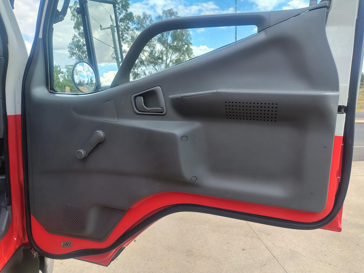 2000 MITSUBISHI CANTER 500 MANUAL TIPPER