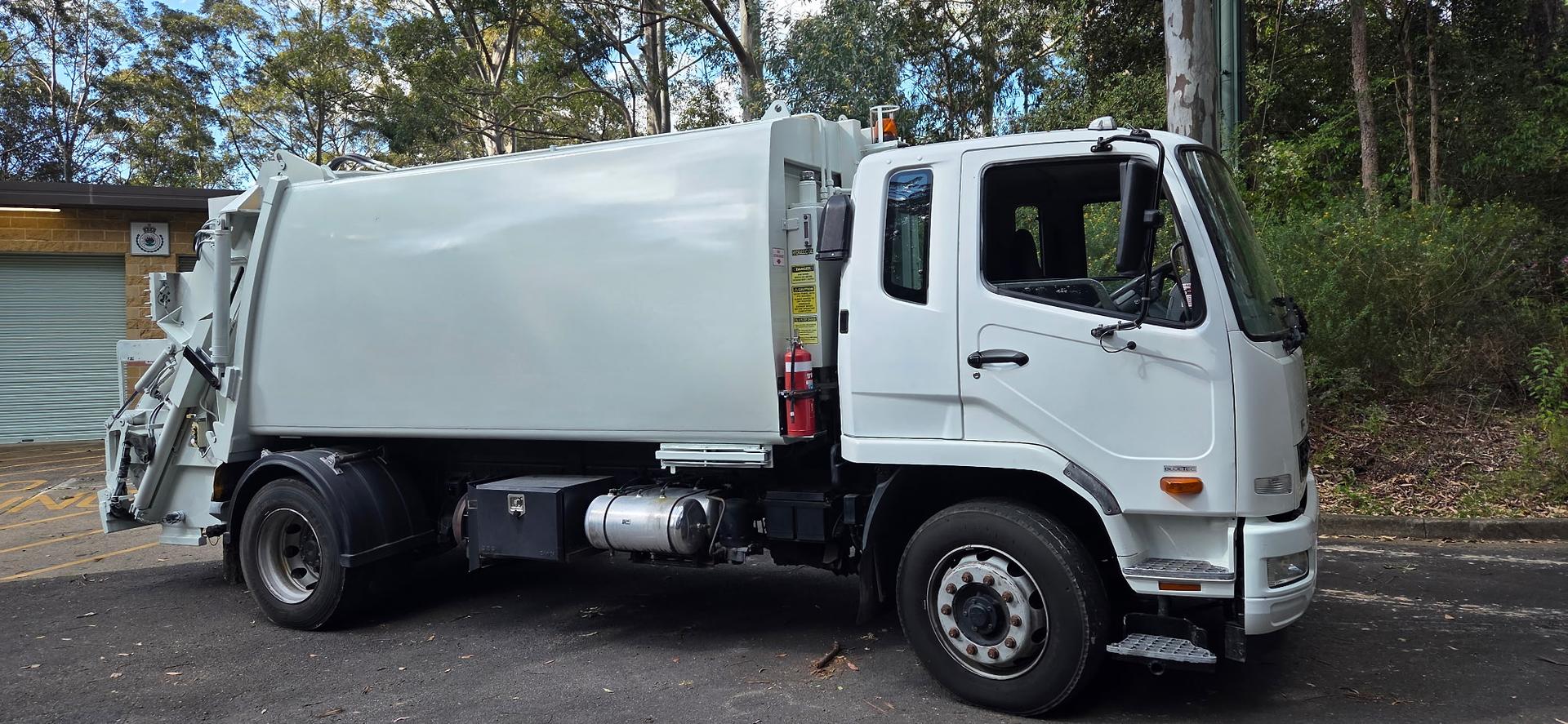 2011 MITSUBISHI FUSO FIGHTER FM FM67F 1627 AUTOMATIC GARBAGE TRUCK