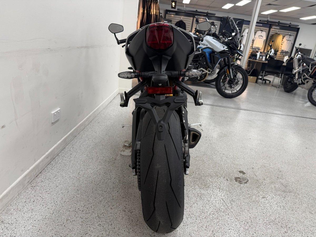 2025 TRIUMPH STREET TRIPLE RX SPORTS