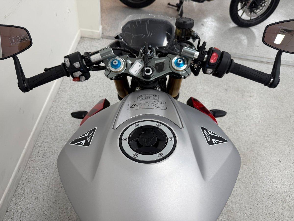 2025 TRIUMPH STREET TRIPLE RX SPORTS