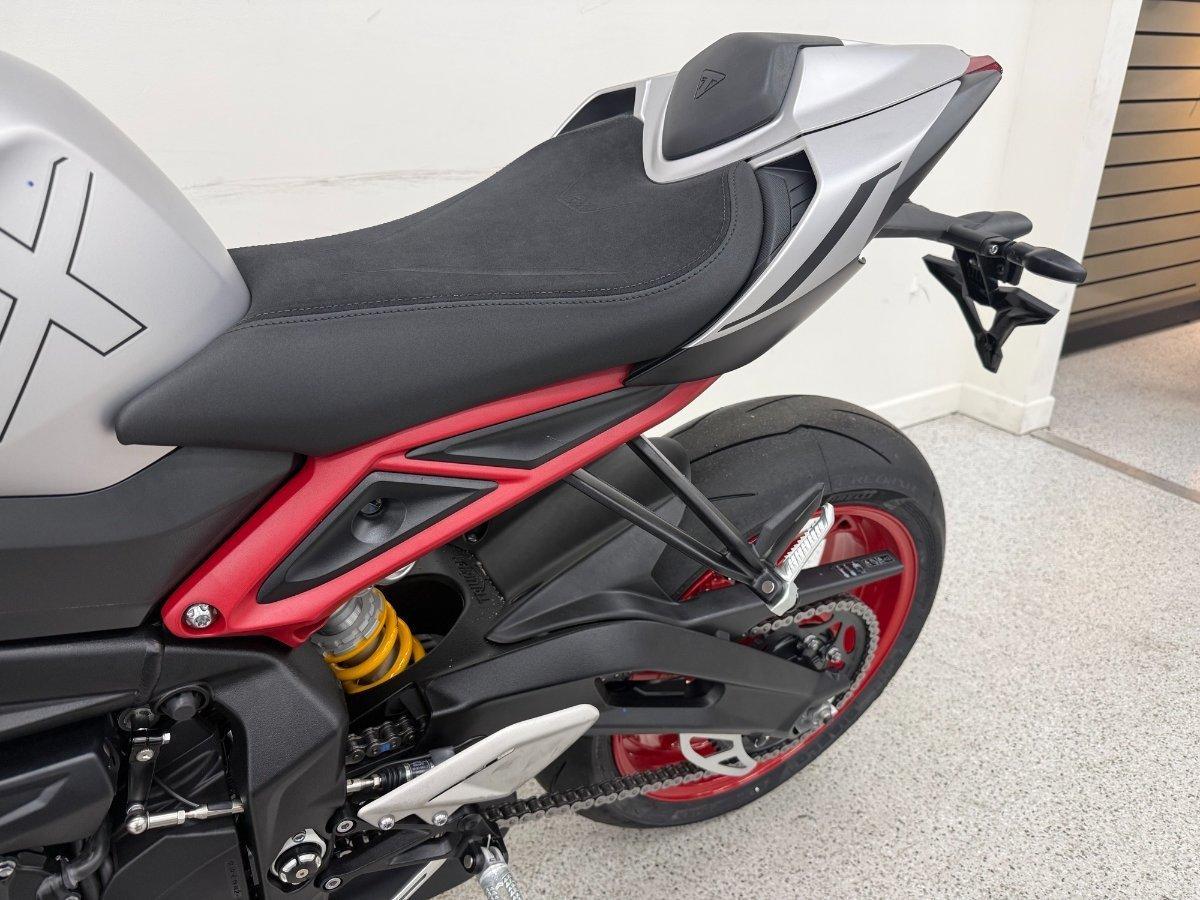 2025 TRIUMPH STREET TRIPLE RX SPORTS