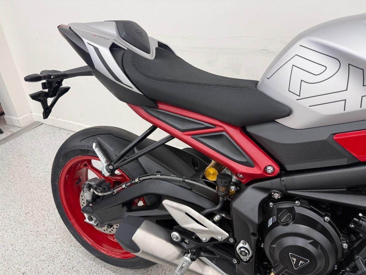 2025 TRIUMPH STREET TRIPLE RX SPORTS