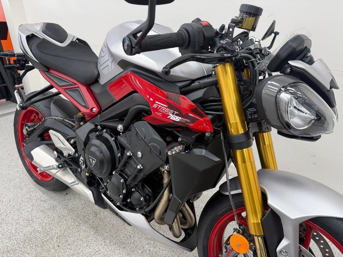 2025 TRIUMPH STREET TRIPLE RX SPORTS