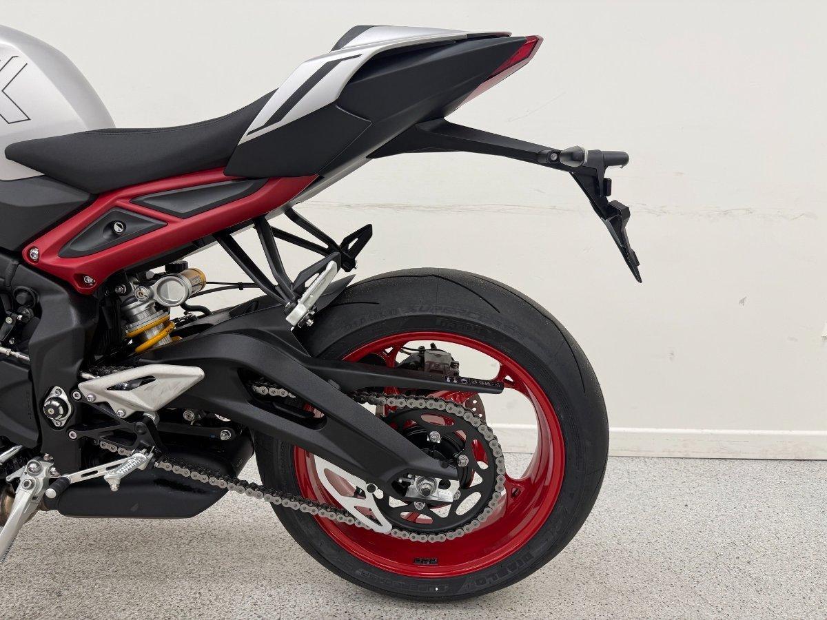 2025 TRIUMPH STREET TRIPLE RX SPORTS