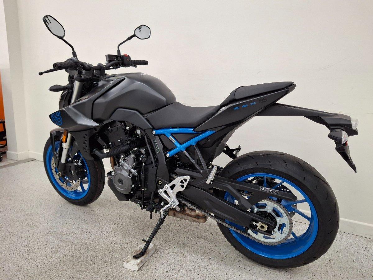 2025 SUZUKI GSX-8S ROAD