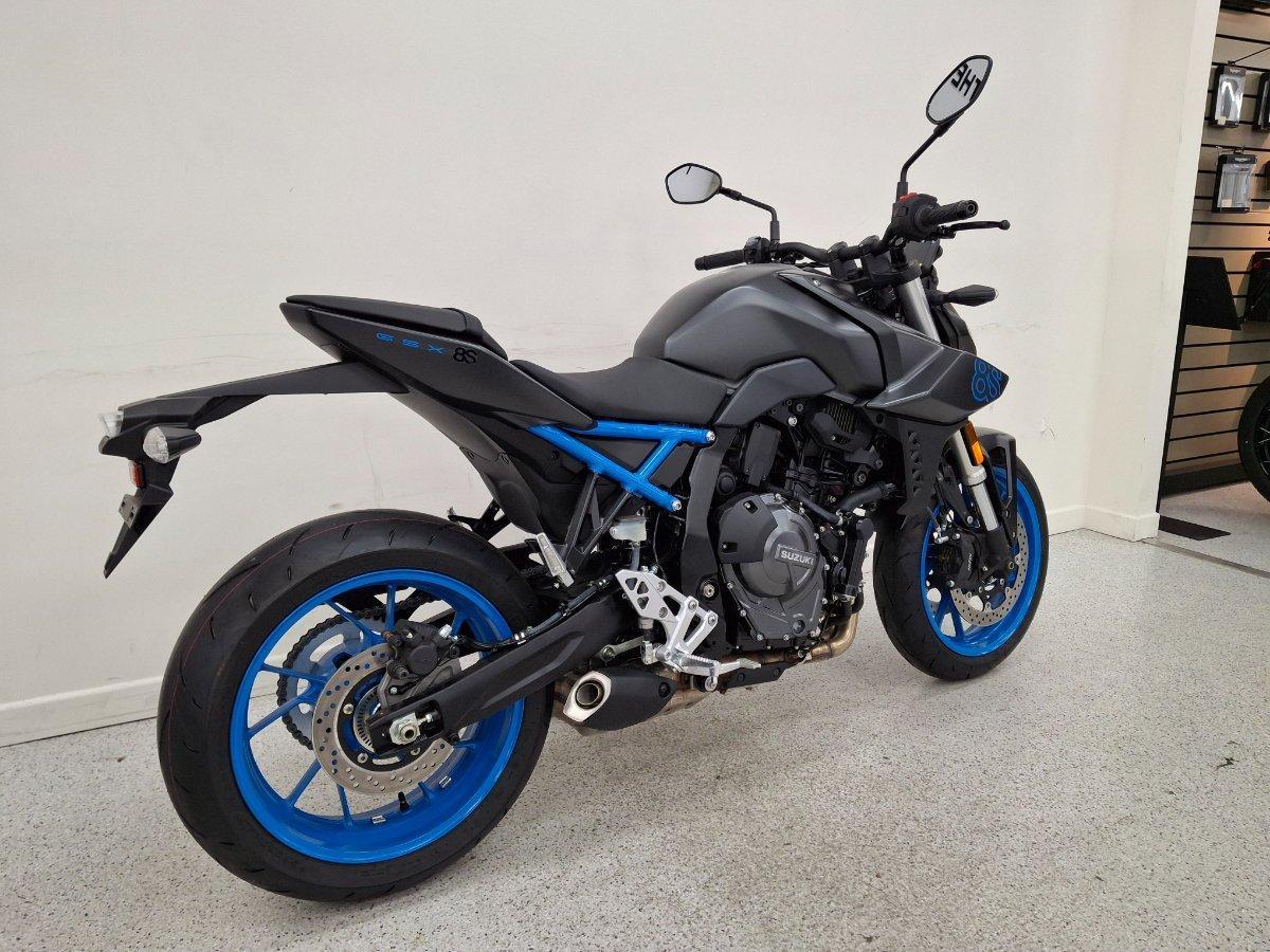 2025 SUZUKI GSX-8S ROAD