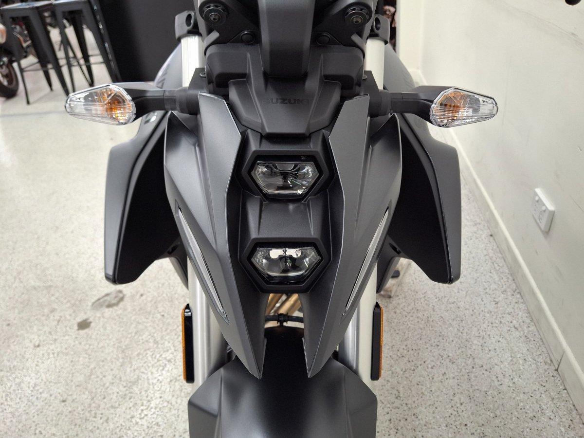 2025 SUZUKI GSX-8S ROAD