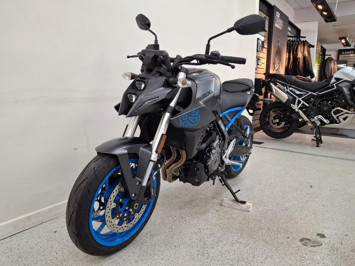 2025 SUZUKI GSX-8S ROAD