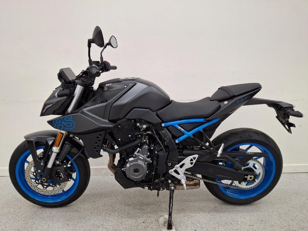 2025 SUZUKI GSX-8S ROAD