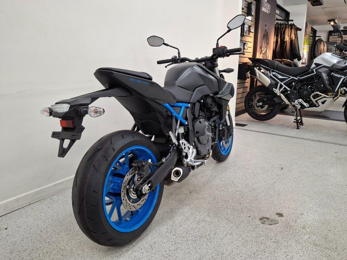 2025 SUZUKI GSX-8S ROAD