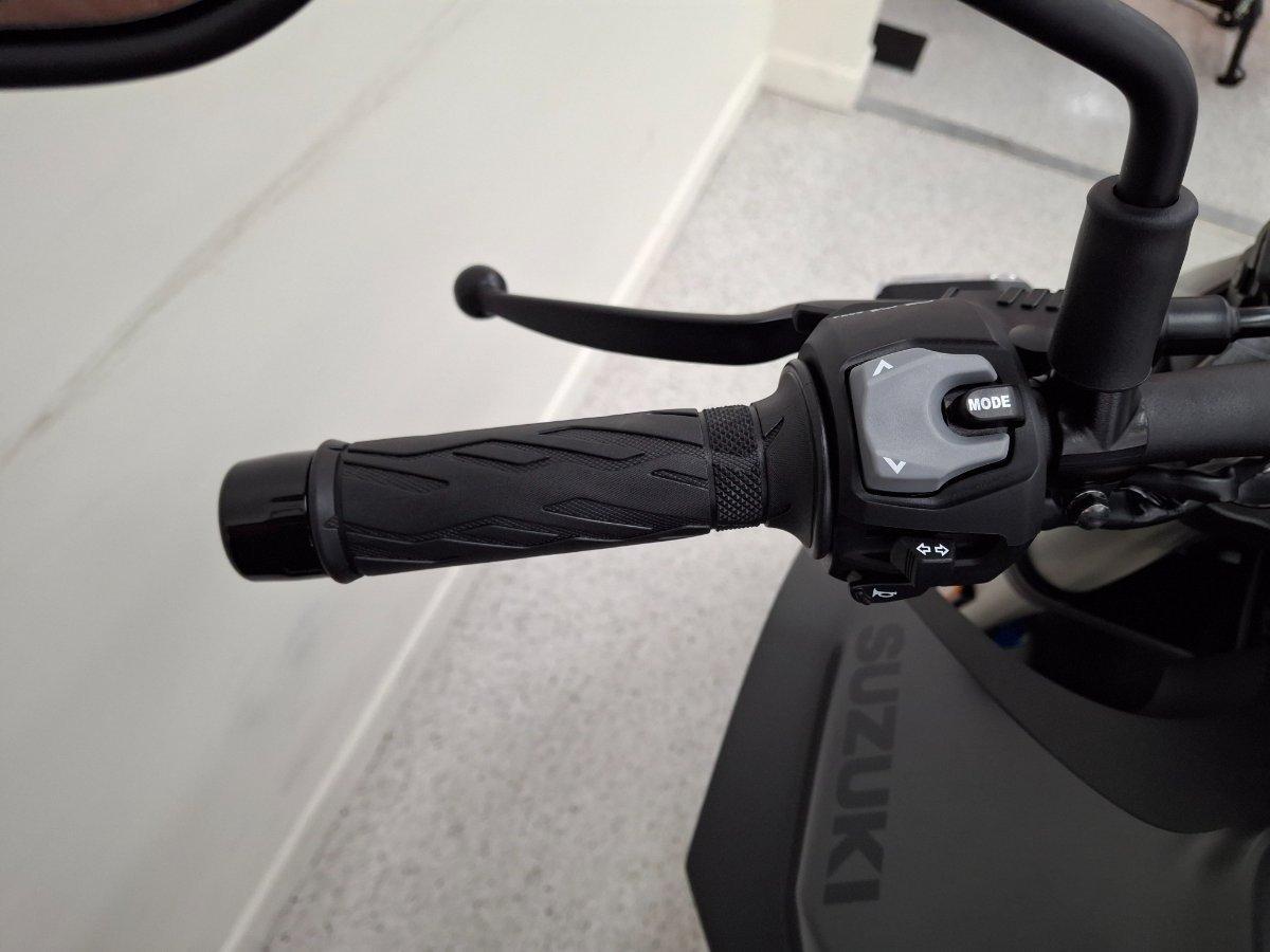 2025 SUZUKI GSX-8S ROAD