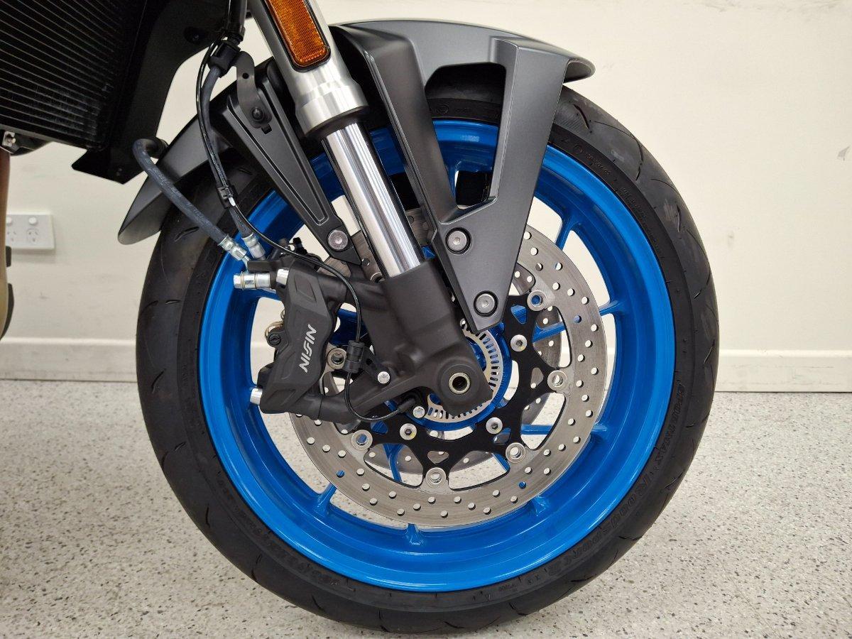 2025 SUZUKI GSX-8S ROAD