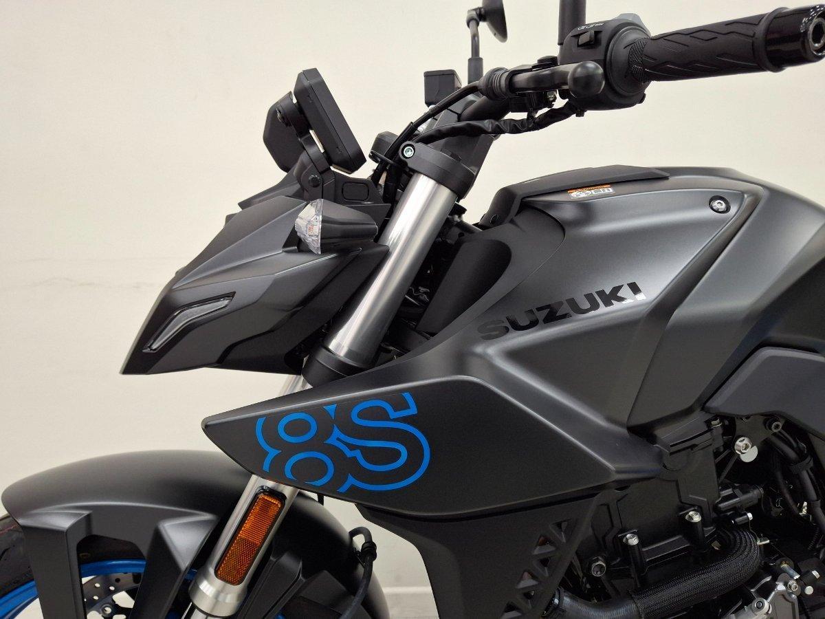 2025 SUZUKI GSX-8S ROAD