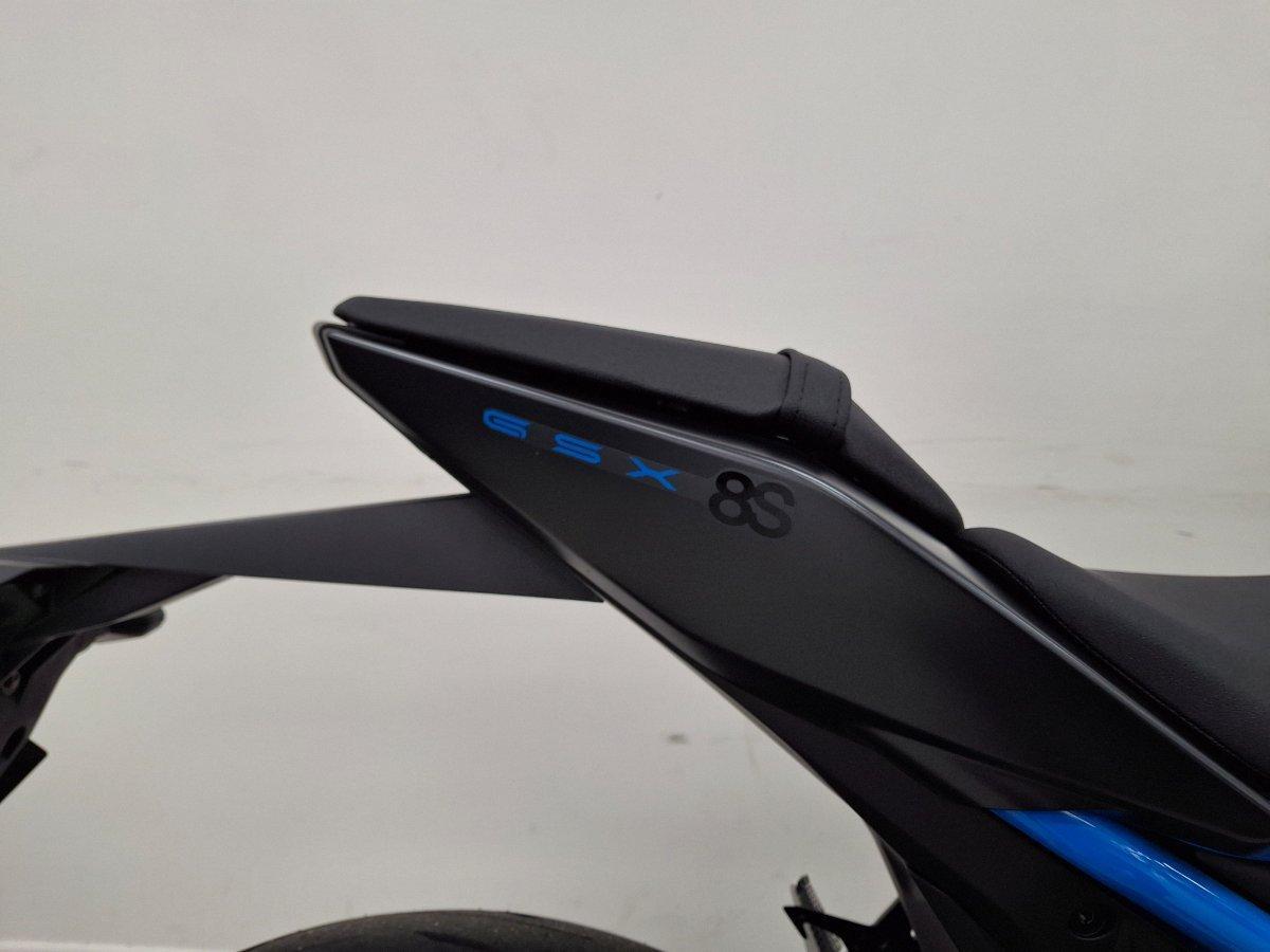 2025 SUZUKI GSX-8S ROAD