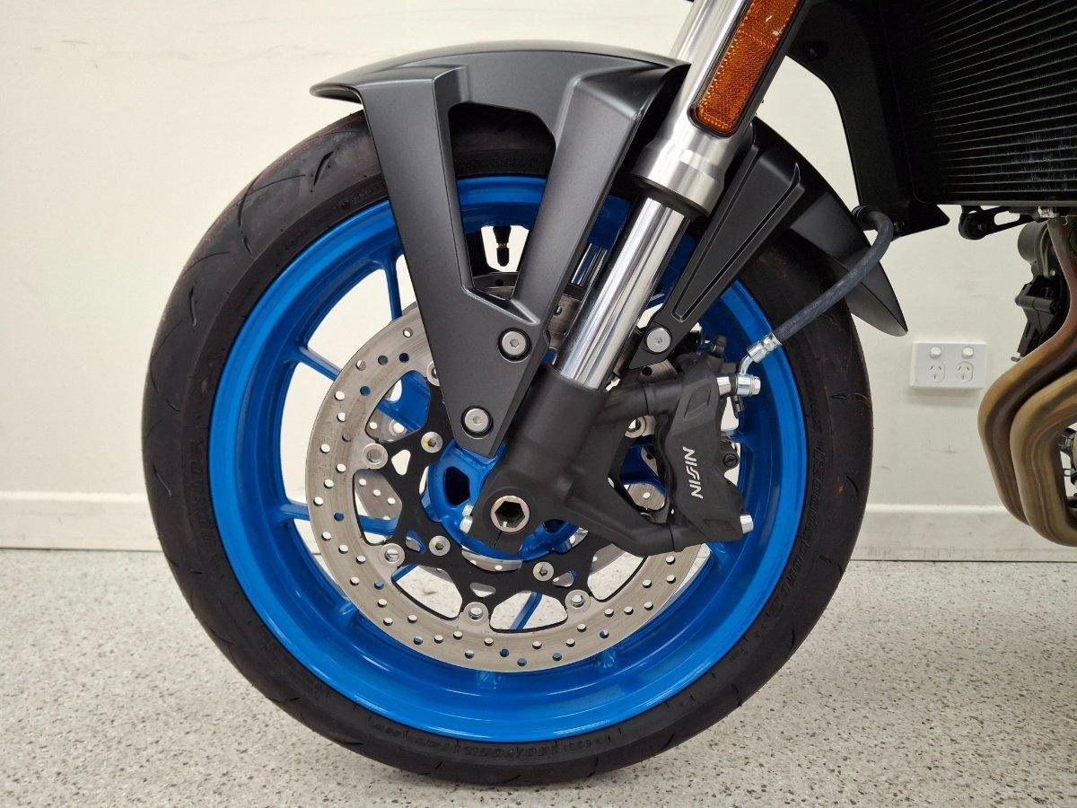 2025 SUZUKI GSX-8S ROAD