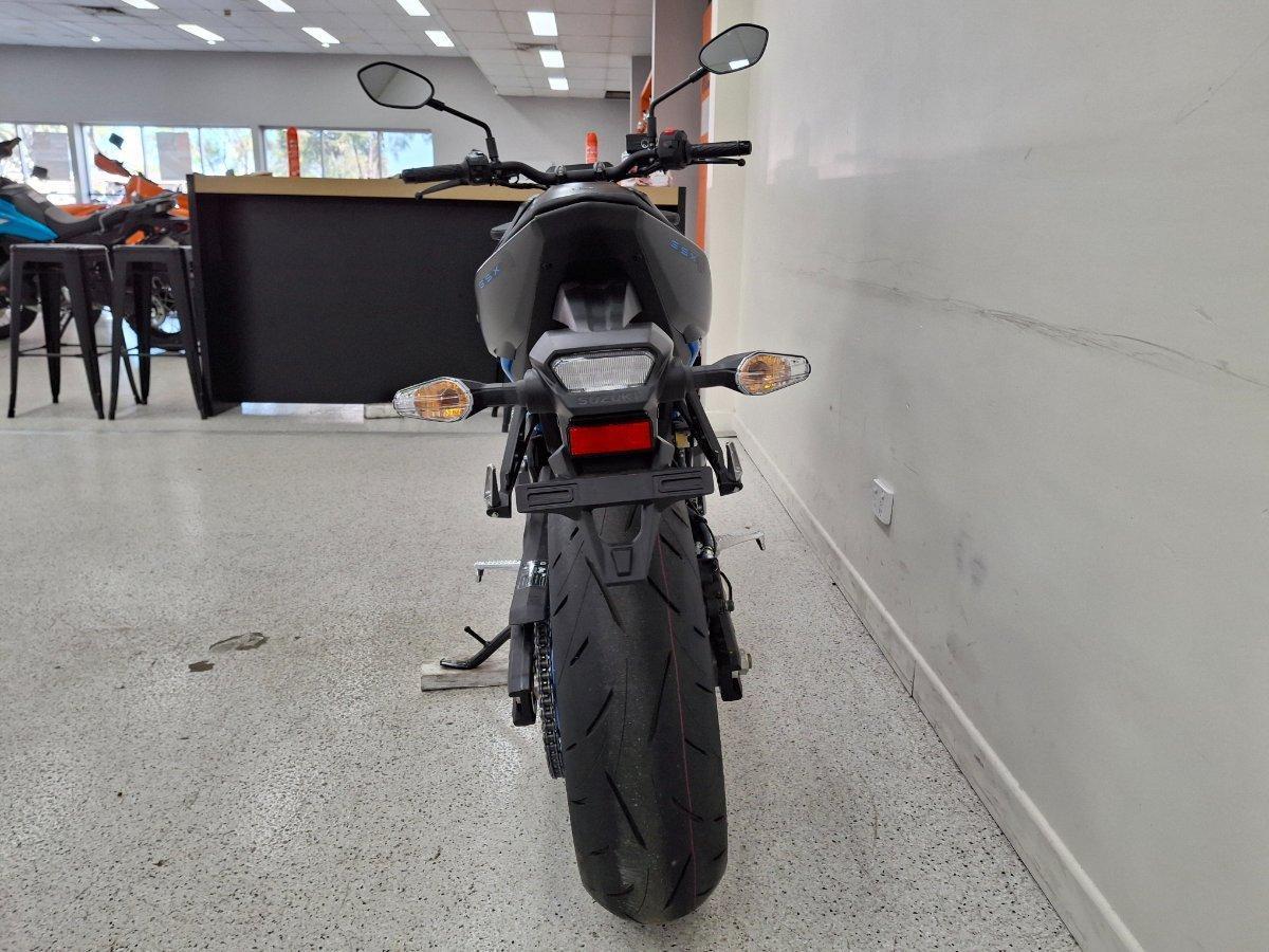 2025 SUZUKI GSX-8S ROAD