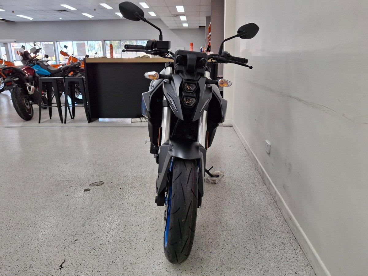 2025 SUZUKI GSX-8S ROAD