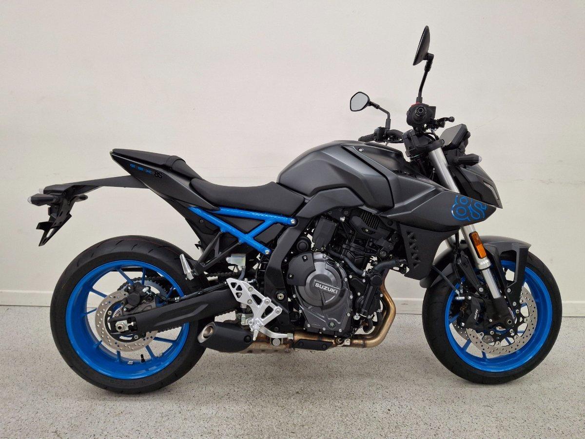 2025 SUZUKI GSX-8S ROAD