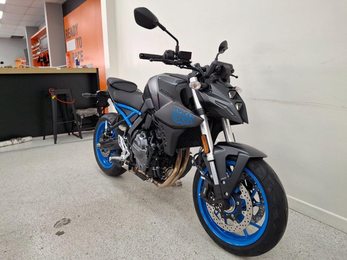 2025 SUZUKI GSX-8S ROAD