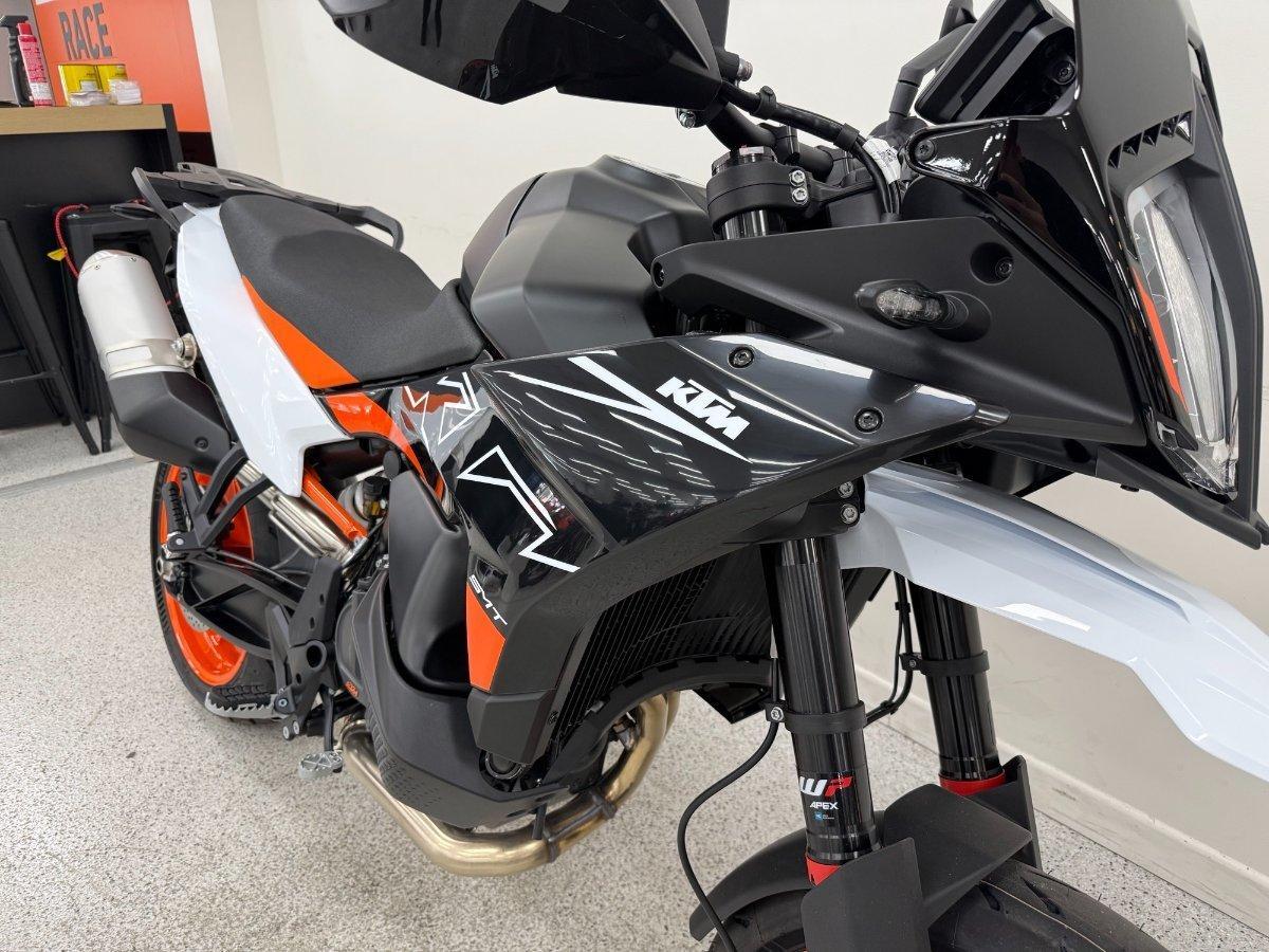 2024 KTM 890 SM-T SPORTS