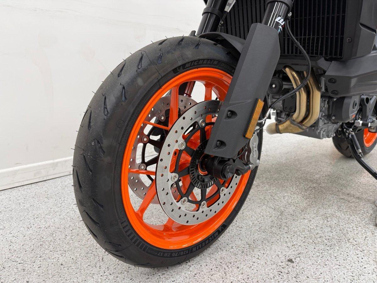 2024 KTM 890 SM-T SPORTS