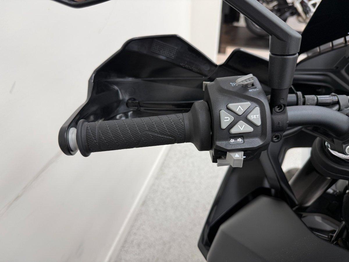 2024 KTM 890 SM-T SPORTS